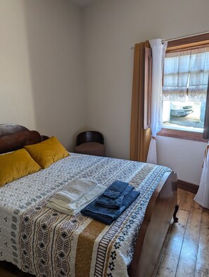 2 dormitorios, tabla de planchar con plancha, wifi y ropa de cama