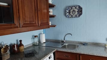Refrigerador, microondas, horno, lavavajillas