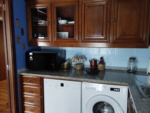 Refrigerador, microondas, horno y lavavajillas 
