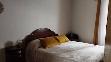 2 slaapkamers, een strijkplank/strijkijzer, wifi, beddengoed