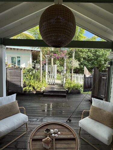 Charming Cottage w/pool- in the highly desired settlement