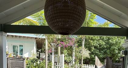 Charming Cottage w/pool- in the highly desired settlement