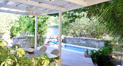 Charming Cottage w/pool- in the highly desired settlement