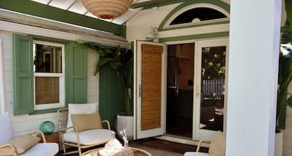 Charming Cottage w/pool- in the highly desired settlement