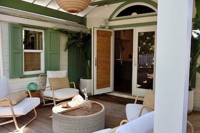 Charming Cottage w/pool- in the highly desired settlement