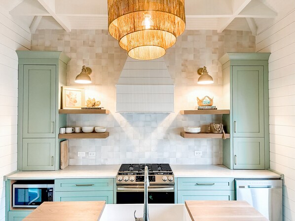 Private kitchen - Charming Cottage w/pool- in the highly desired settlement (Hope Town)