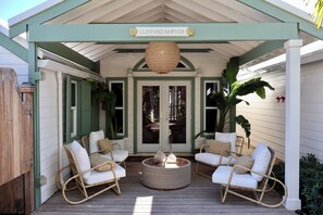 Terrace/patio - Charming Cottage w/pool- in the highly desired settlement (Hope Town)