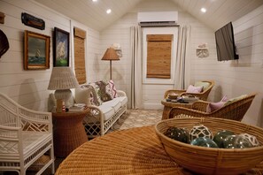 Living area - Charming Cottage w/pool- in the highly desired settlement (Hope Town)