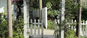 Charming Cottage w/pool- in the highly desired settlement