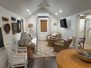 Living area - Charming Cottage w/pool- in the highly desired settlement (Hope Town)