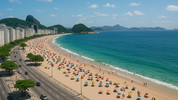 A beach with a road parallel to it, lined with trees and buildings. - Apartment with side sea view, post 5 (Copacabana)