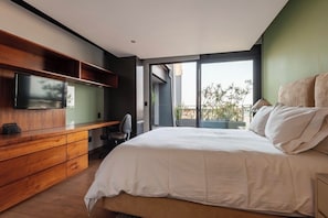 Luxury Apartment, Patio, City View