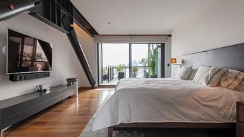 ラグジュアリー アパートメント パティオ シティビュー | デスク、ノートパソコン用作業スペース、遮光カーテン、アイロン / アイロン台