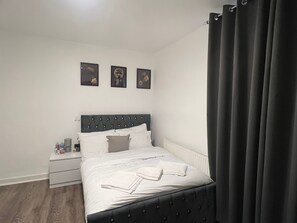 4 quartos, ferros/tábuas de passar roupa, Wi-Fi, roupa de cama