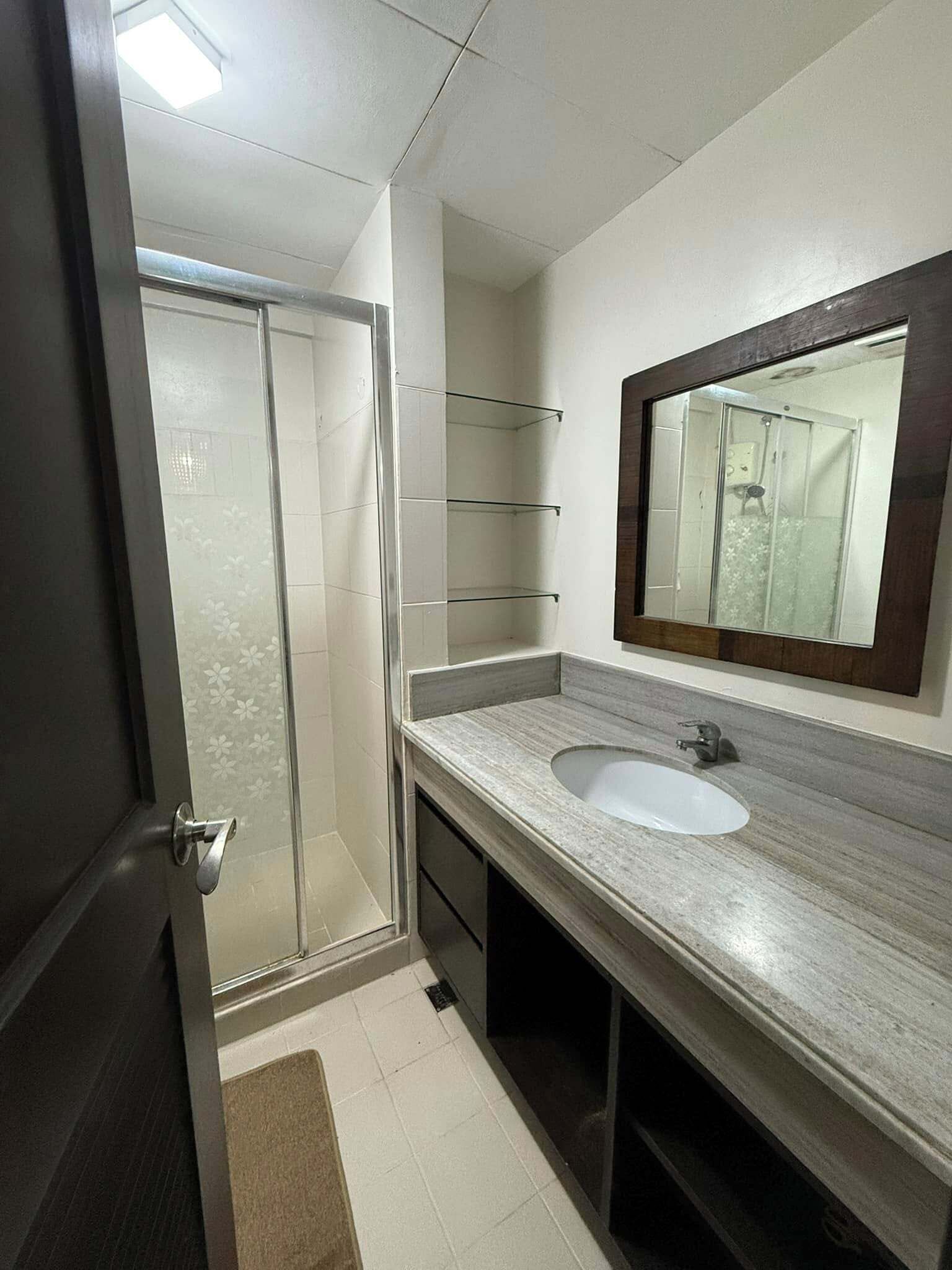 Shower, towels