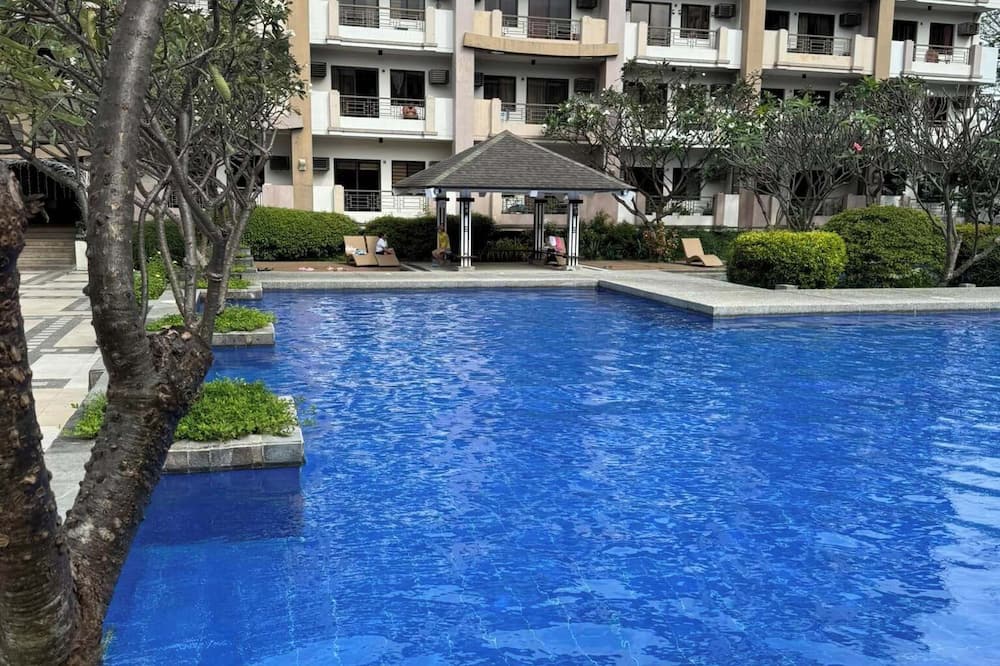 Alabang Condo by Lyre