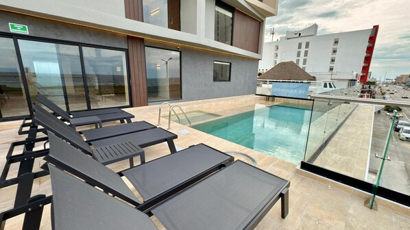 حمّام سباحة خارجي