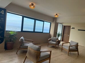 En 50-tommers smart-TV med digitale kanaler samt Netflix