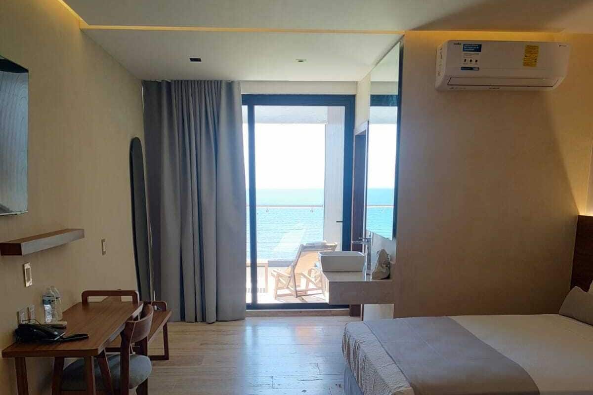 Premium-rum - 2 queensize-sängar - havsutsikt | Värdeförvaringsskåp på rummet, skrivbord och arbetsyta för laptop