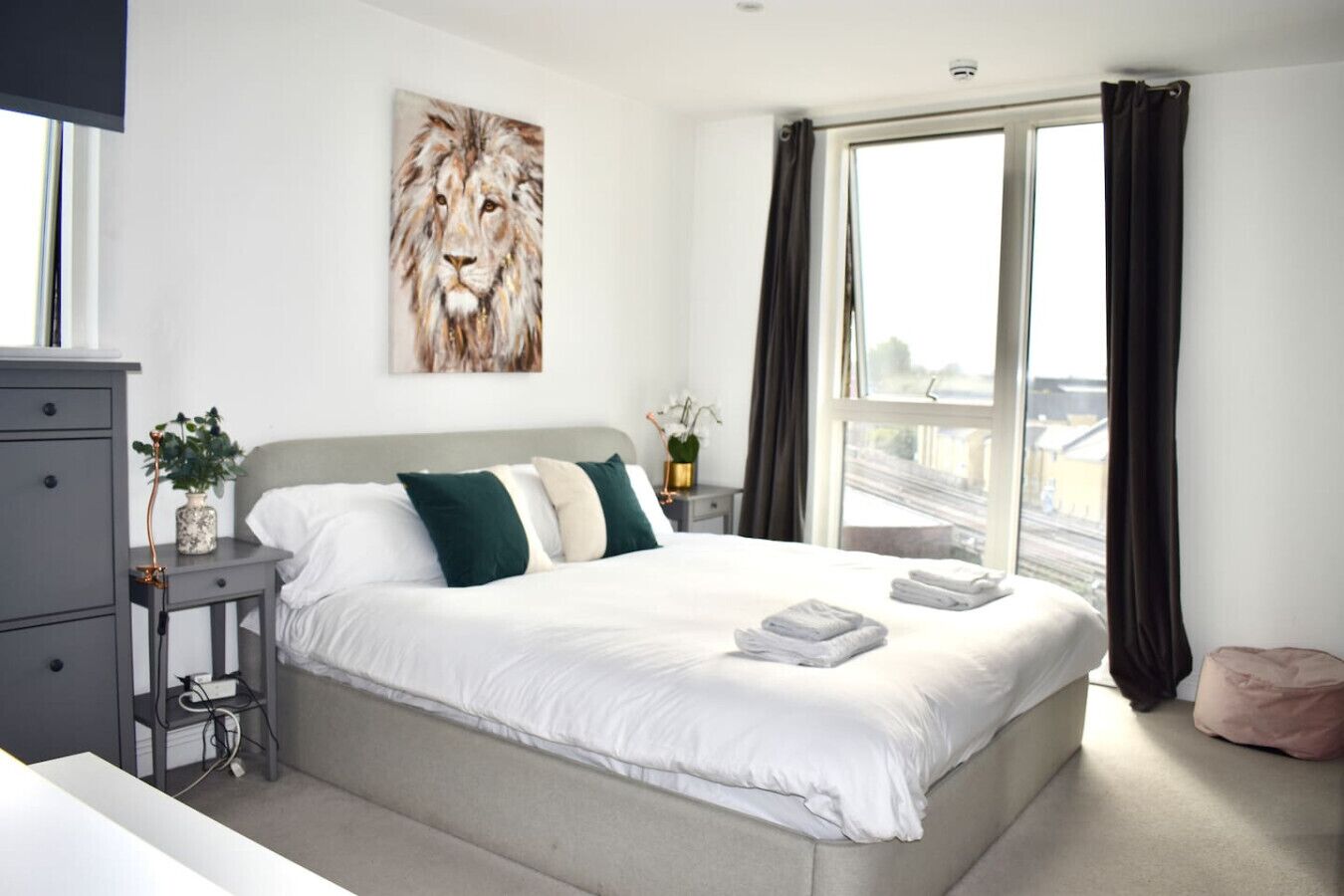 2 عدّة غرف نوم ومكتب ومكواة/لوح كي وواي فاي