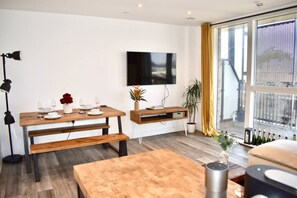 Interior - Spacious 2BR Apartment | Peaceful Camberwell Stay (Greater London)