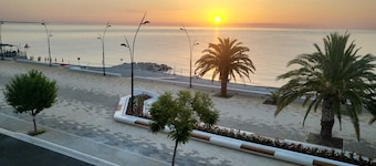 Seafront Clear Sunrise - ground floor H&F