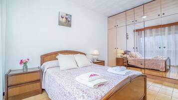 Apartemen | 2 kamar tidur dan setrika/meja setrika