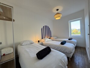 2 bedrooms, iron/ironing board - Modern Comfort Near Le Mans Track (Le Mans)