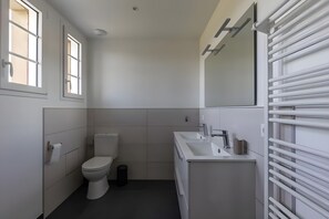 Apartment | Bathroom