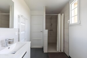 Apartment | Bathroom