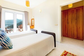 4 chambres, fer et planche à repasser, Wi-Fi, draps fournis