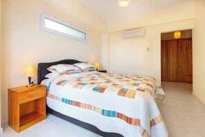 4 chambres, fer et planche à repasser, Wi-Fi, literie fournie