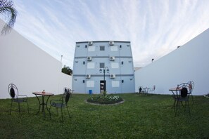 Outdoor dining - Tp Apart Hotel (Tucuman)