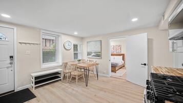 2 chambres, fer et planche à repasser, Wi-Fi gratuit, draps fournis
