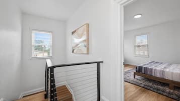 3 slaapkamers, een strijkplank/strijkijzer, gratis wifi, beddengoed