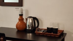 A table with a water dispenser, a kettle, and a tray with two cups and a glass. - 2-bedroom house in marvelous Battaramulla with WiFi, AC (Battaramulla)