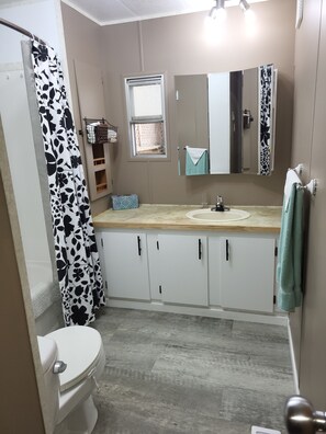 タオル、石鹸、トイレットペーパー