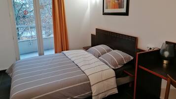 Studio, balcon, vue ville