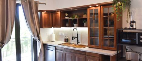 Micro-ondes, four, plaque de cuisson, lave-vaisselle