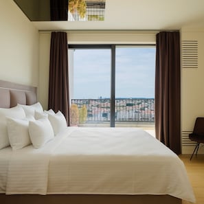 Presidential Apartment | Desk, laptop workspace, free WiFi