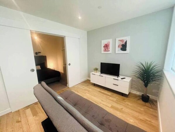 Living area - Alluring 1Bedroom Apartment in the heart of Manchester - Par (Manchester)