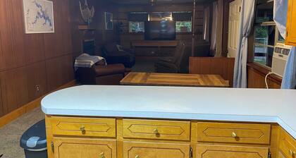 Lakefront 3-bedroom house located on Lake Darbonne.