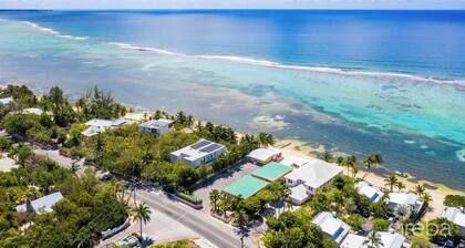Spacious 3-bedroom Oceanfront apartmen in charming George Town South Sound