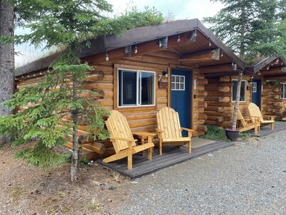 Fireweed Cabin-Modern Comfort in the Last Frontier (For families or casual travelers)