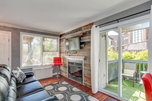 Standard Apartment, 1 Queen Bed, Balcony, Mountain View | Living area | Flat-screen TV