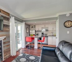 Standard Apartment, 1 Queen Bed, Balcony, Mountain View | Living area | Flat-screen TV