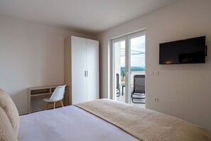 2 室のベッドルーム、セーフティボックス (室内)、アイロン / アイロン台、WiFi (無料)