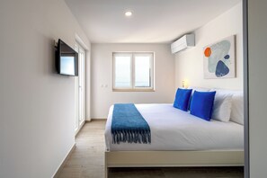 2 bedrooms, in-room safe, iron/ironing board, free WiFi