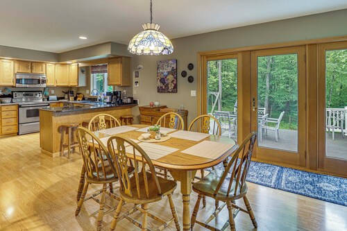 2 Mi to Woodbury Wildlife Area: Cozy Farmhouse!