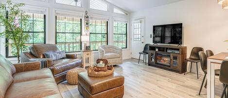TV, fireplace, DVD player